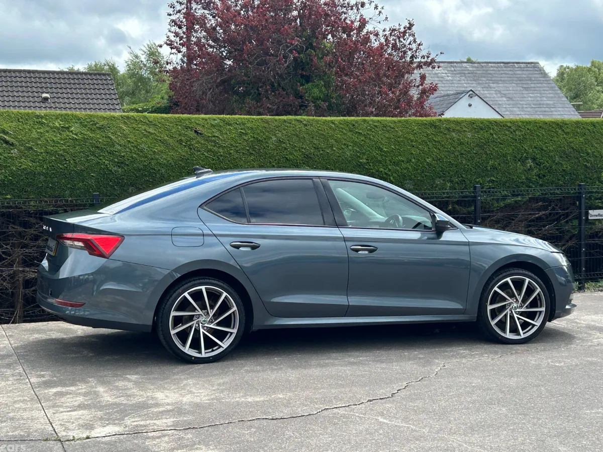 Skoda Octavia Hatchback, Petrol, 2022, Blue