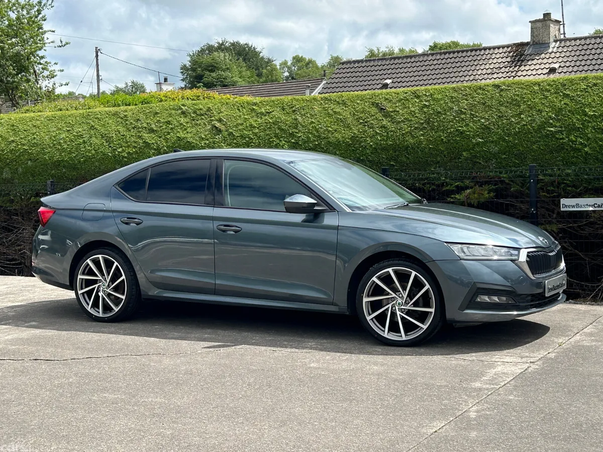 Skoda Octavia Hatchback, Petrol, 2022, Blue