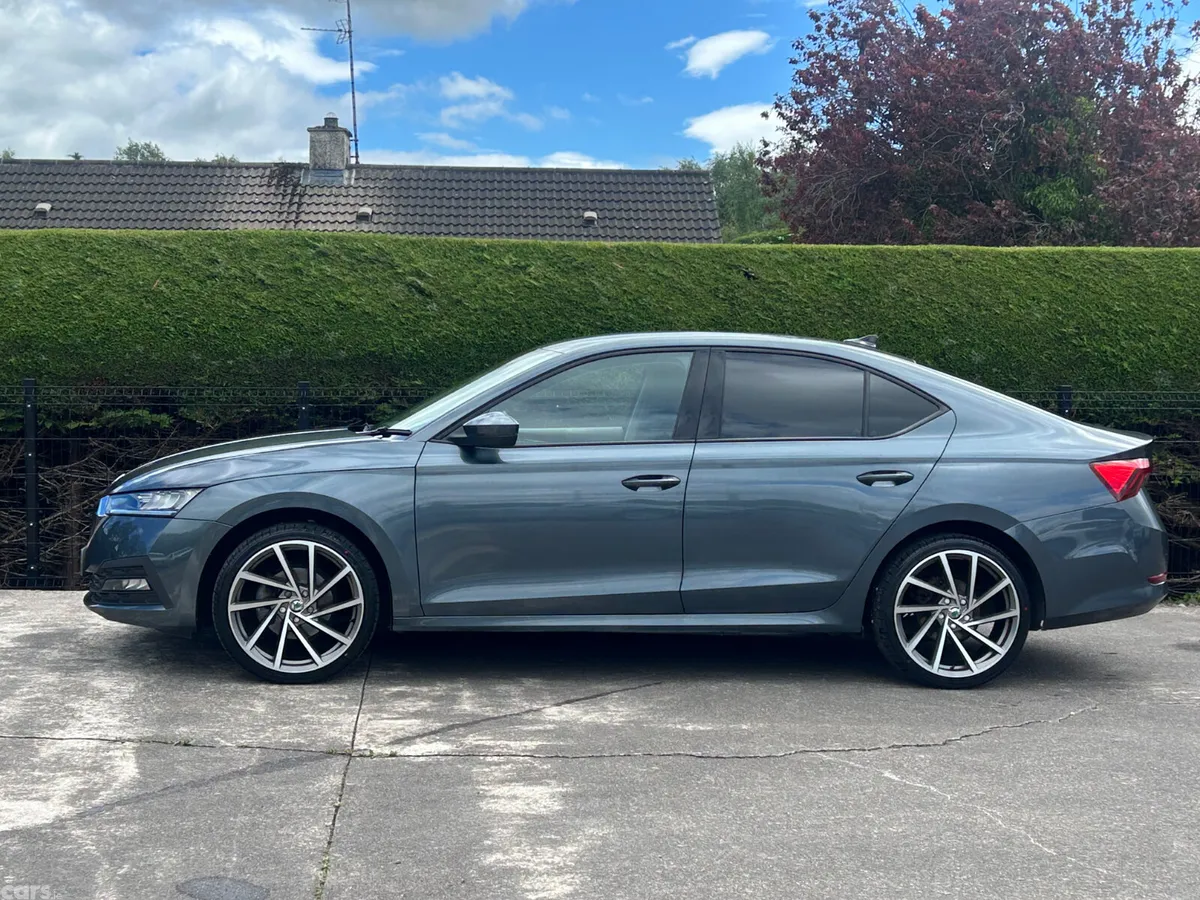 Skoda Octavia Hatchback, Petrol, 2022, Blue