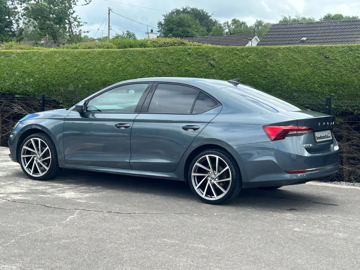 Skoda Octavia Hatchback, Petrol, 2022, Blue