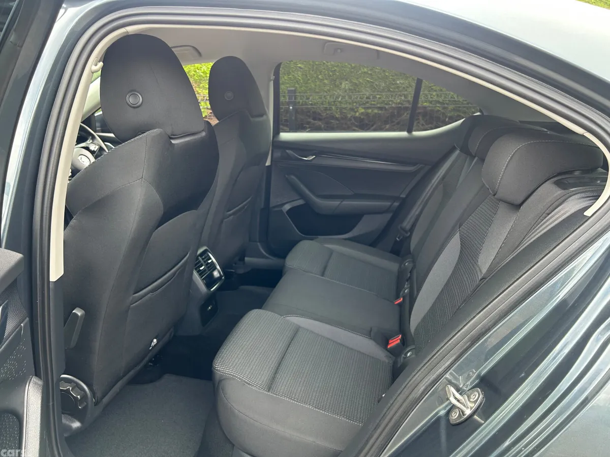 Skoda Octavia Hatchback, Petrol, 2022, Blue