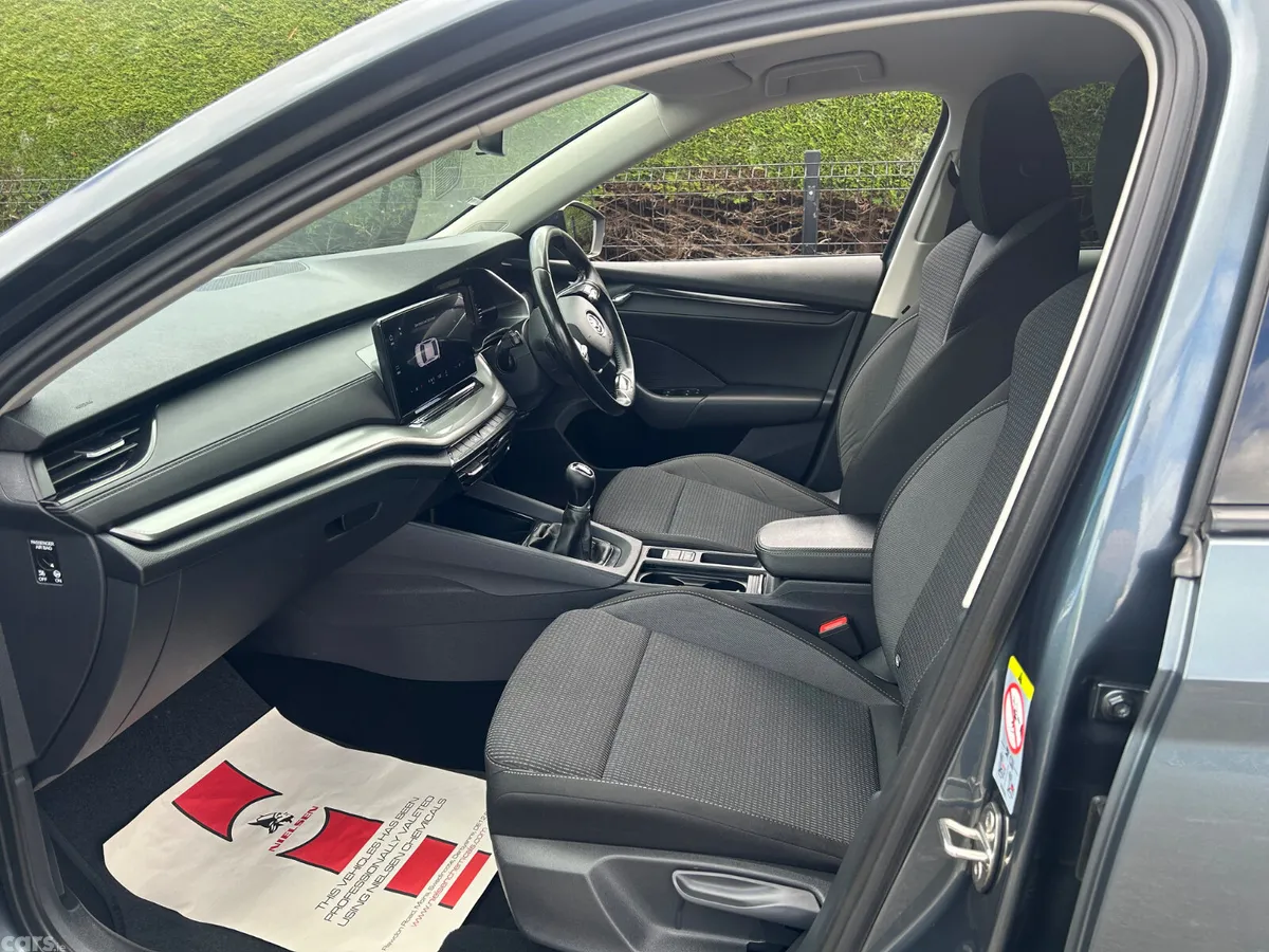 Skoda Octavia Hatchback, Petrol, 2022, Blue