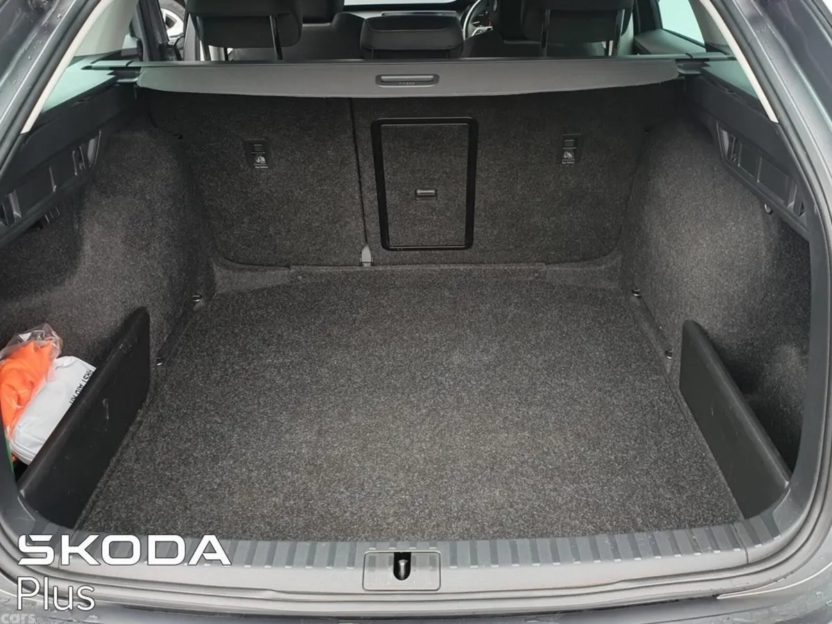 Skoda Octavia Estate, Petrol, 2024, Grey
