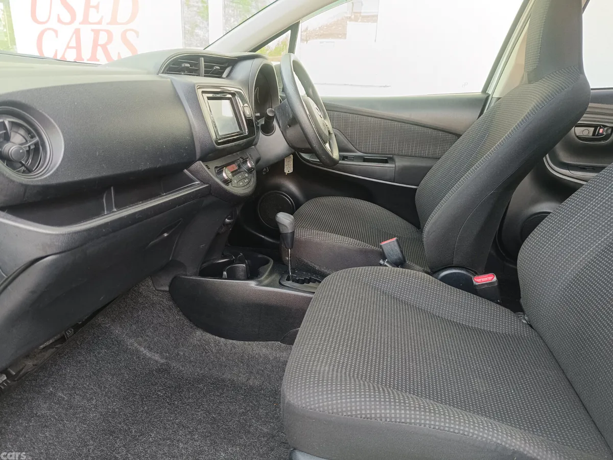 Toyota Yaris Hatchback, Petrol Hybrid, 2018, Silver