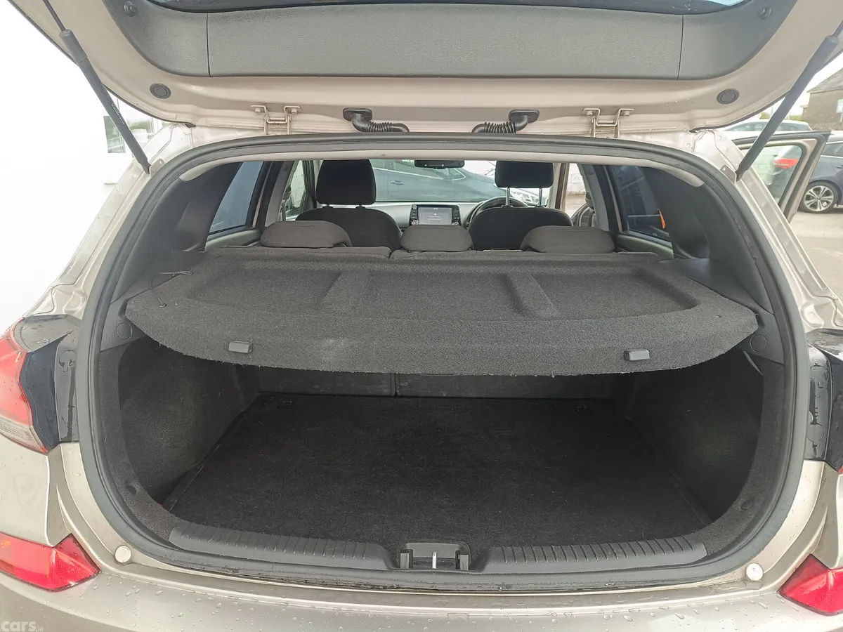 Hyundai i30 Hatchback, Petrol, 2018, Beige