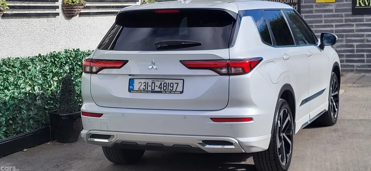 Mitsubishi Outlander SUV, Petrol Plug-in Hybrid, 2023, White
