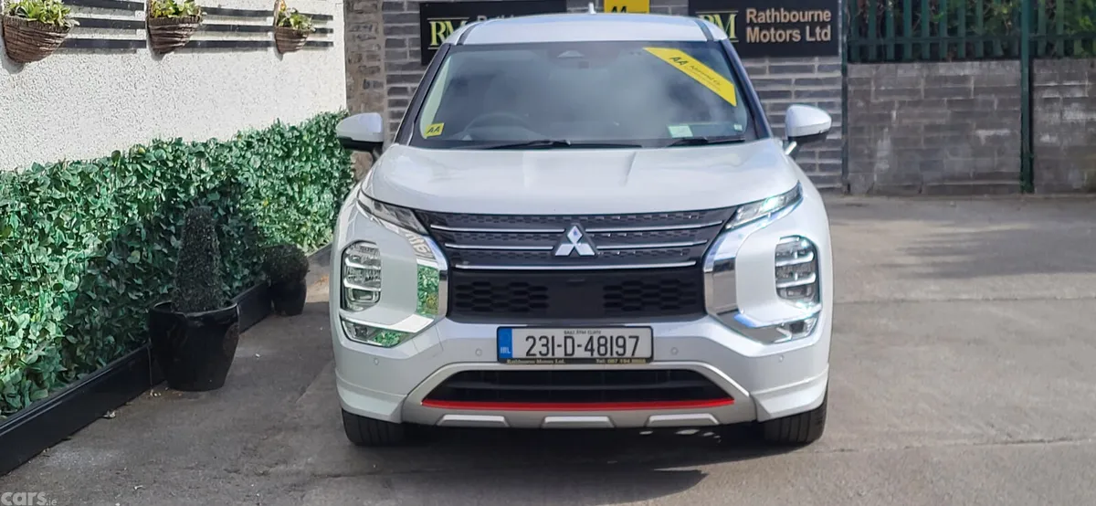 Mitsubishi Outlander SUV, Petrol Plug-in Hybrid, 2023, White