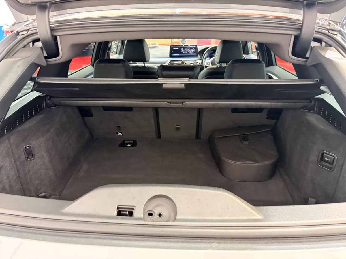 BMW 5-Series Estate, Petrol Plug-in Hybrid, 2023, Grey