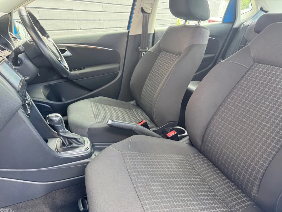 Volkswagen Polo Hatchback, Petrol, 2015, Blue