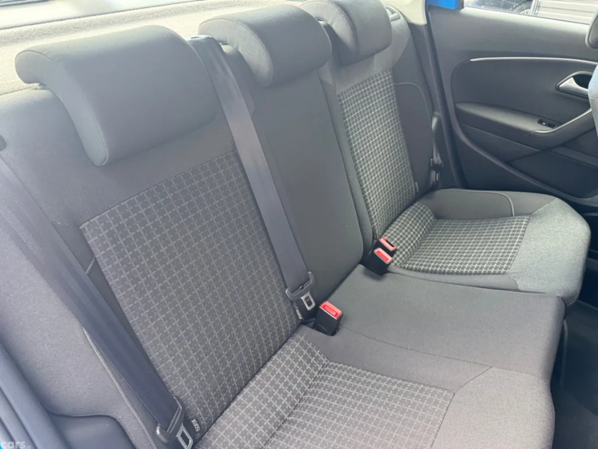 Volkswagen Polo Hatchback, Petrol, 2015, Blue