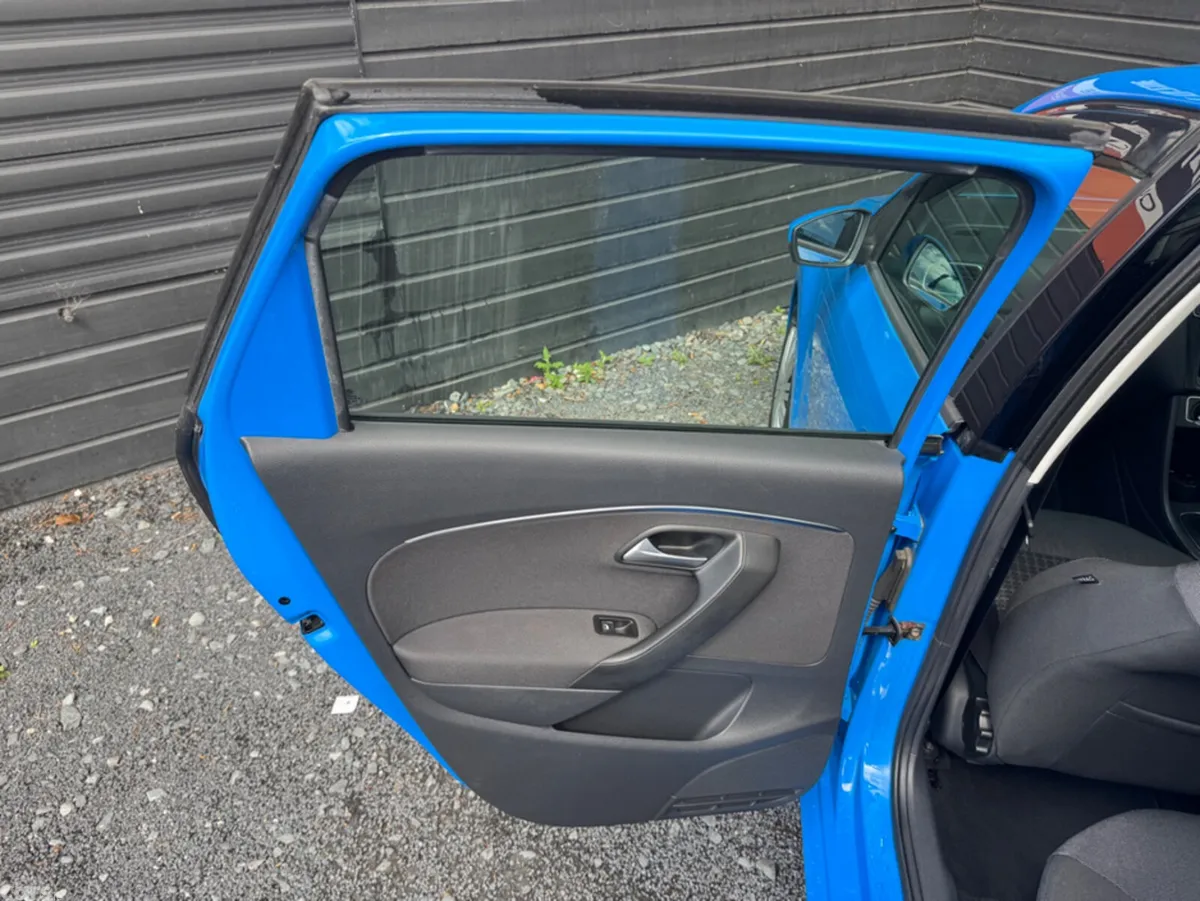 Volkswagen Polo Hatchback, Petrol, 2015, Blue