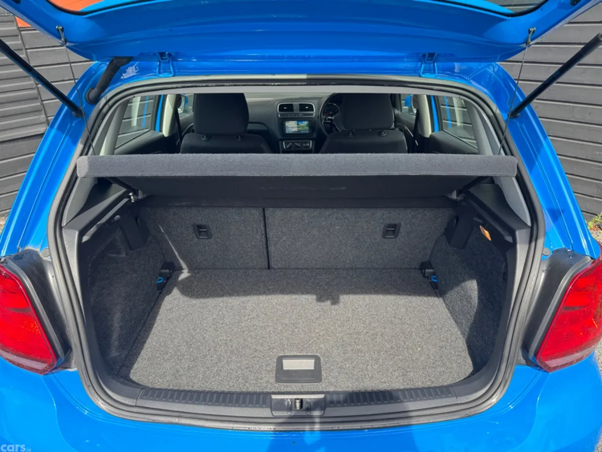 Volkswagen Polo Hatchback, Petrol, 2015, Blue
