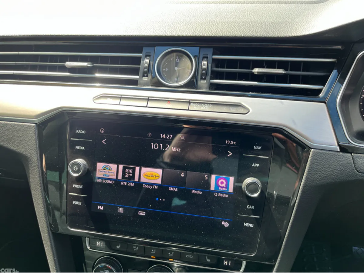 Volkswagen Passat Saloon, Diesel, 2019, White