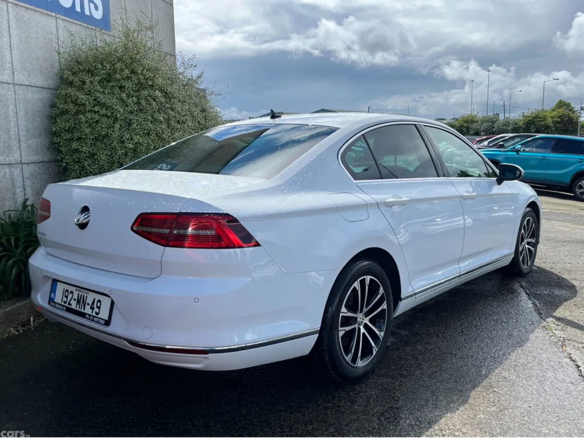 Volkswagen Passat Saloon, Diesel, 2019, White