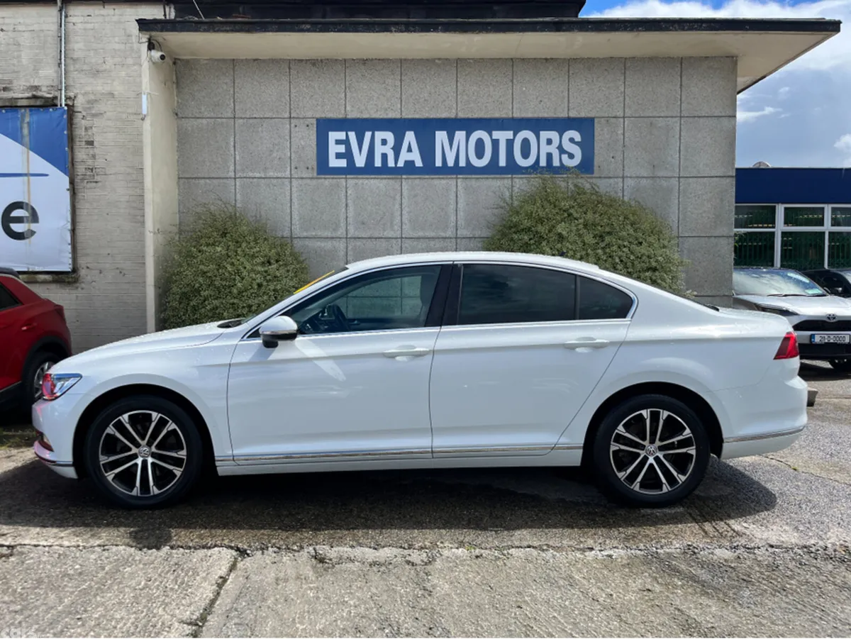 Volkswagen Passat Saloon, Diesel, 2019, White