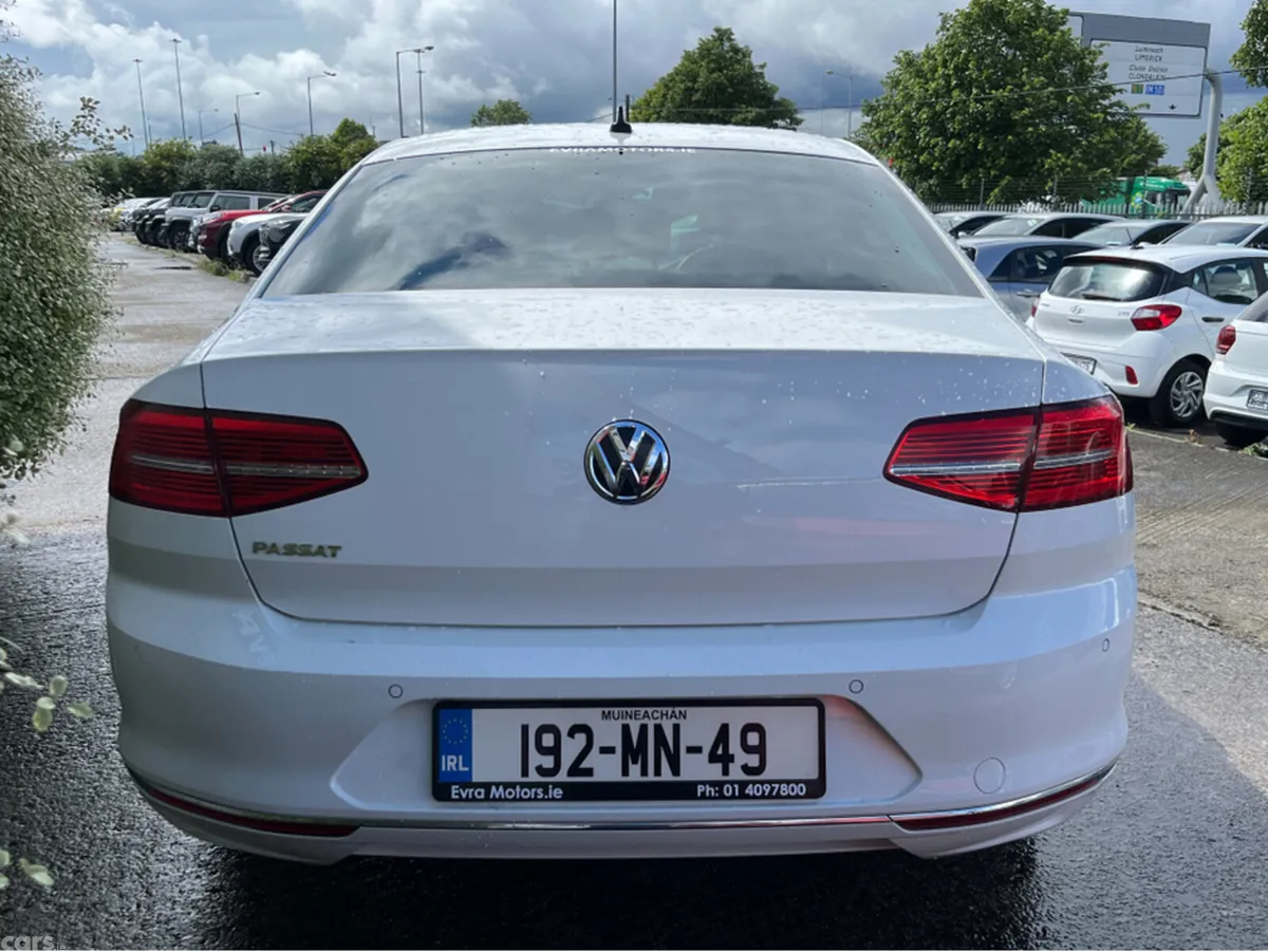 Volkswagen Passat Saloon, Diesel, 2019, White