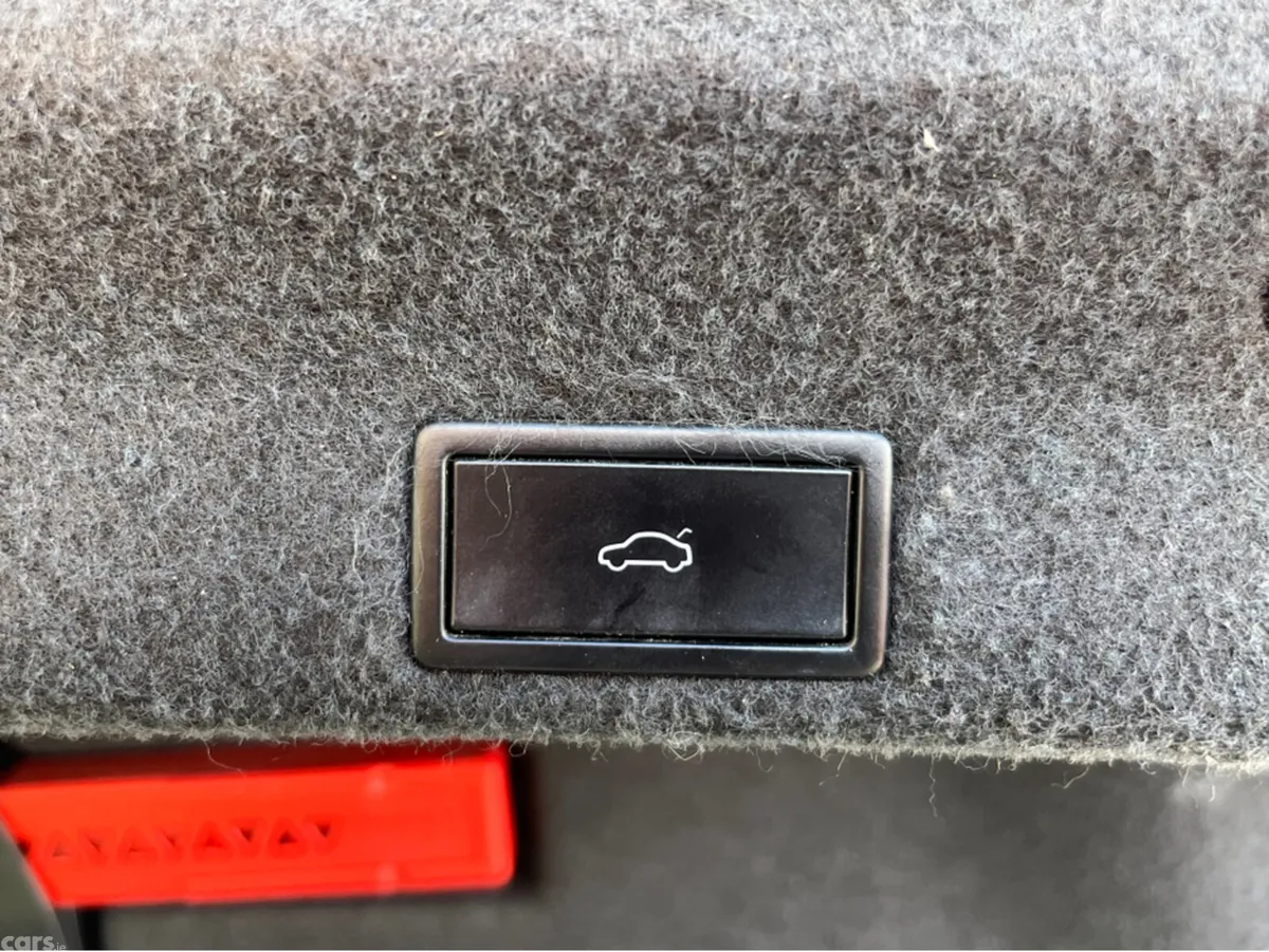 Volkswagen Passat Saloon, Diesel, 2019, White