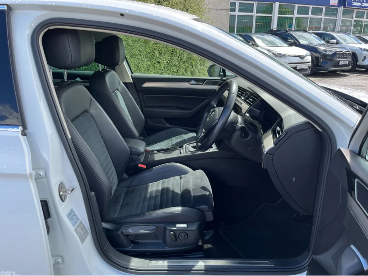 Volkswagen Passat Saloon, Diesel, 2019, White