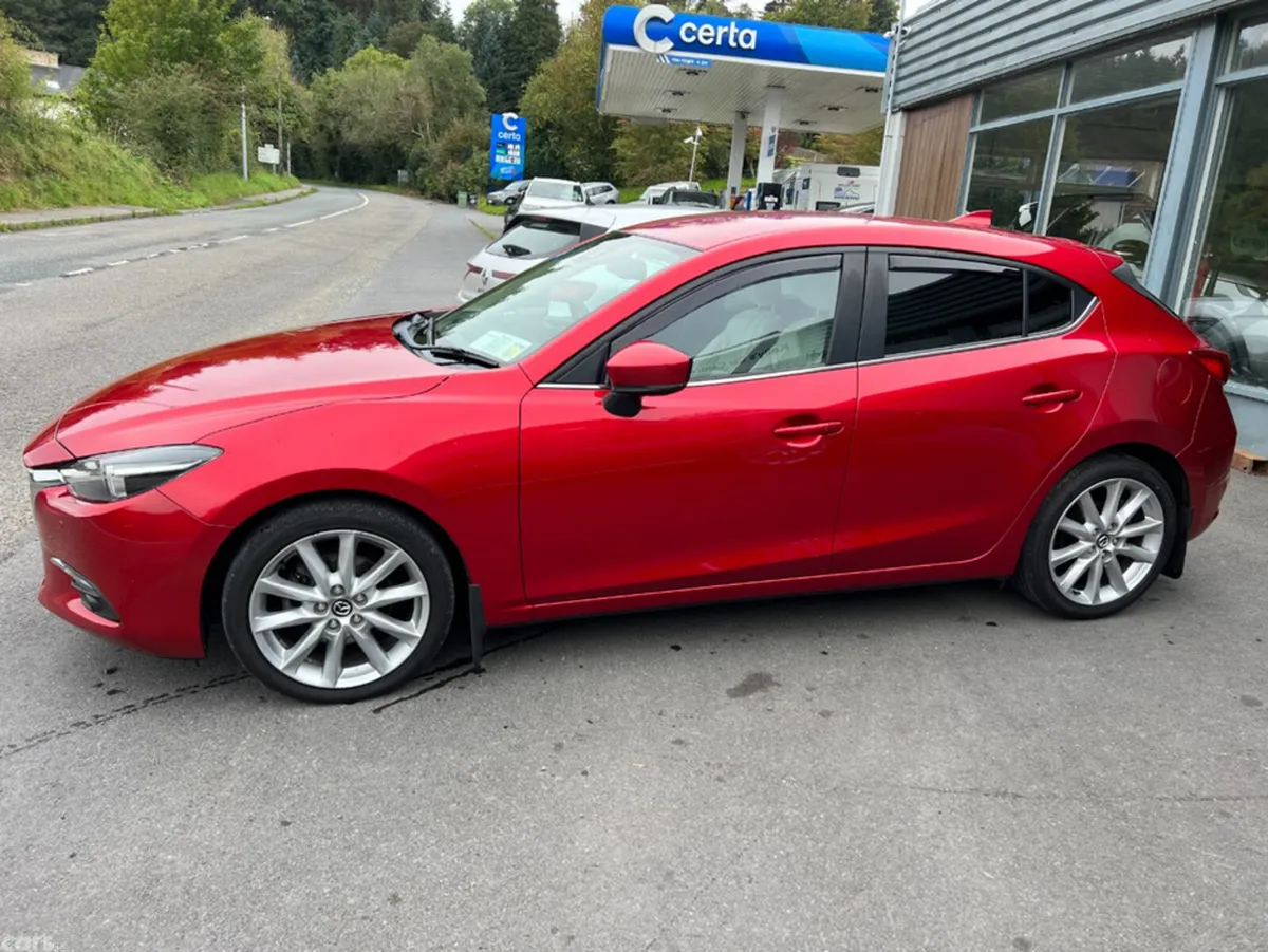Mazda Mazda3 Hatchback, Diesel, 2017, Red