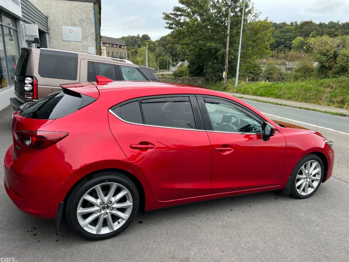 Mazda Mazda3 Hatchback, Diesel, 2017, Red