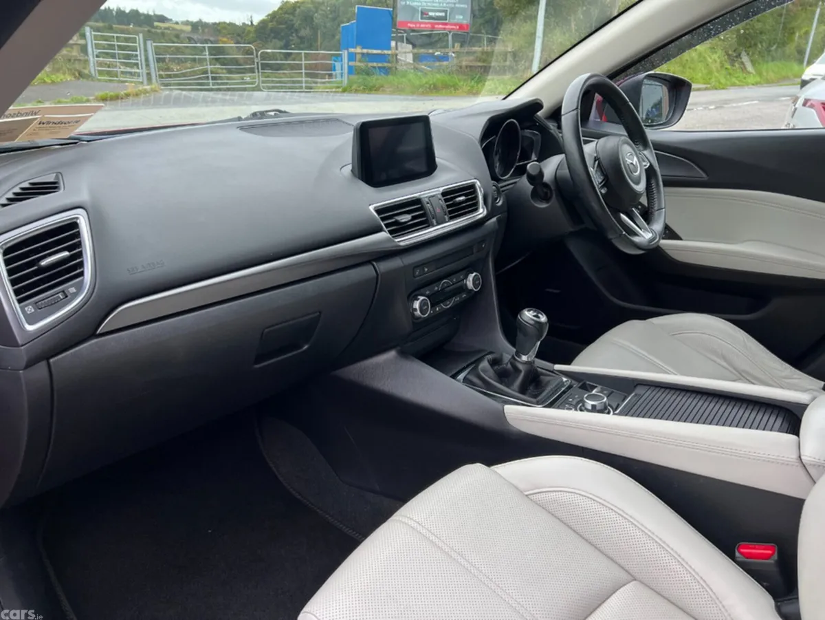 Mazda Mazda3 Hatchback, Diesel, 2017, Red
