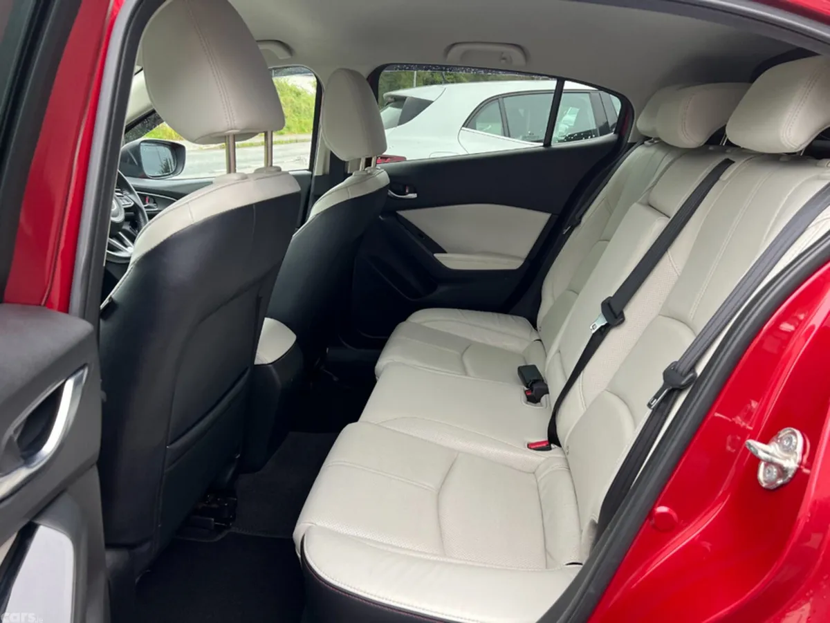Mazda Mazda3 Hatchback, Diesel, 2017, Red