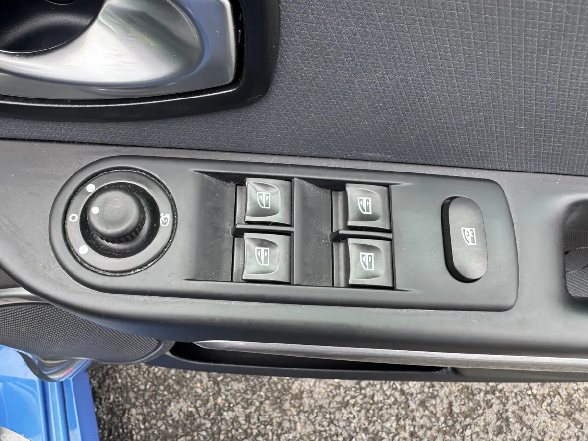 Renault Clio Hatchback, Petrol, 2015, Blue