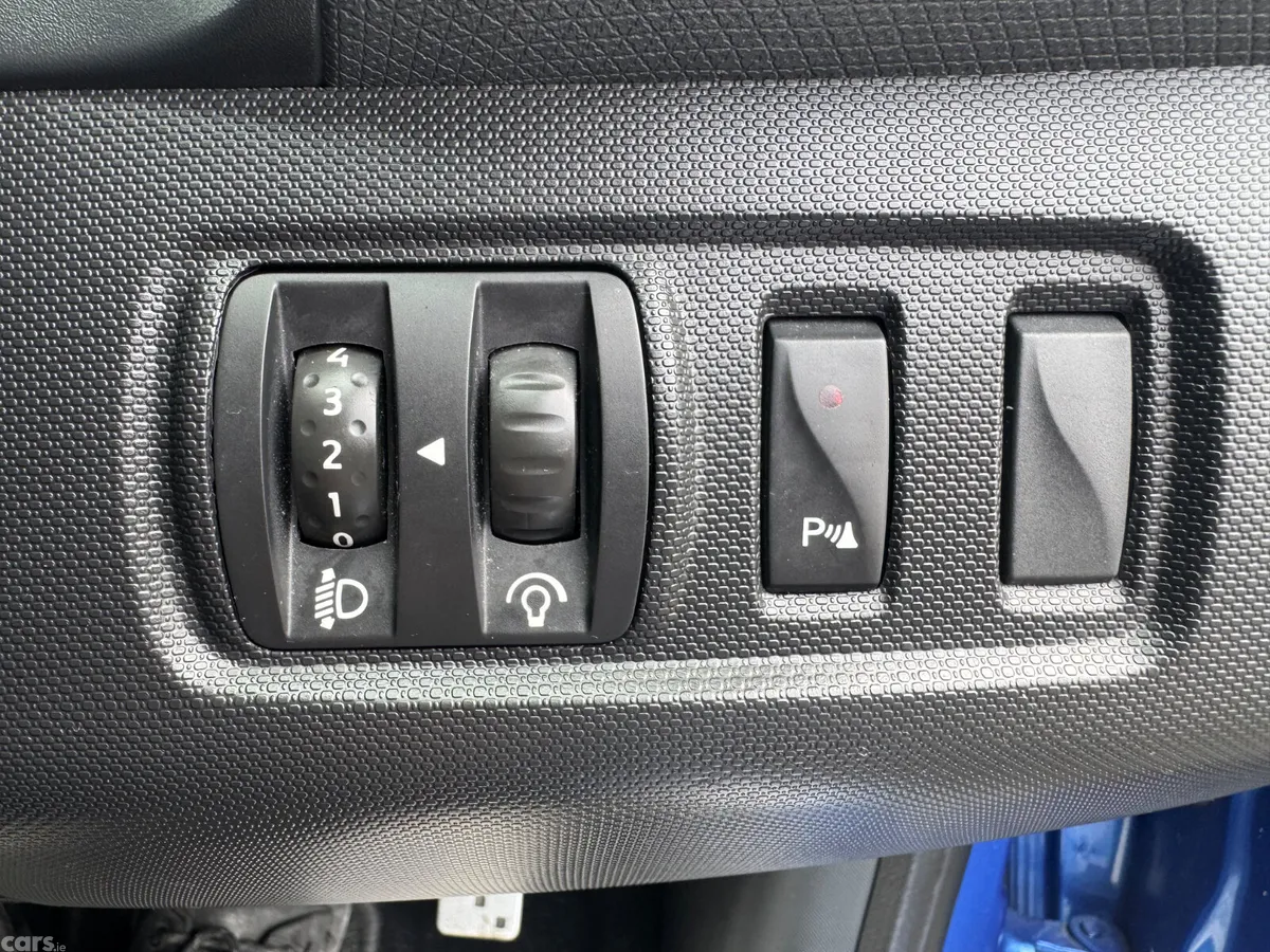 Renault Clio Hatchback, Petrol, 2015, Blue