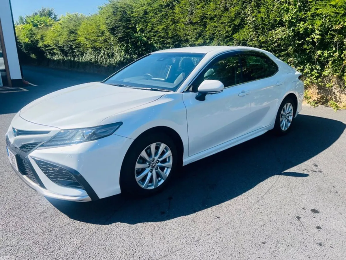 Toyota Camry Saloon, Petrol Hybrid, 2023, White