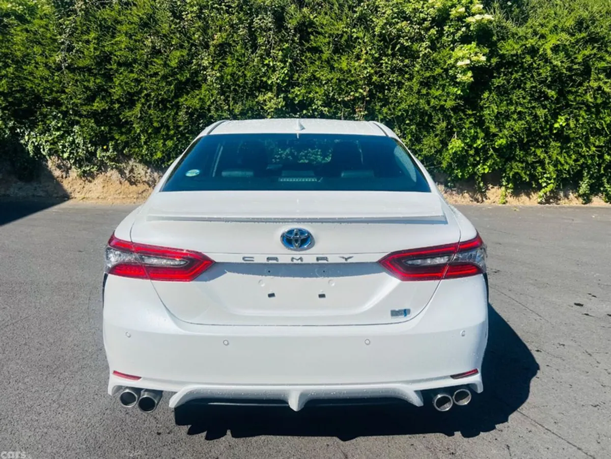 Toyota Camry Saloon, Petrol Hybrid, 2023, White