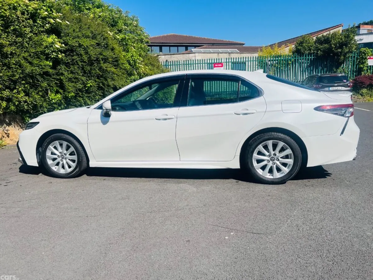 Toyota Camry Saloon, Petrol Hybrid, 2023, White