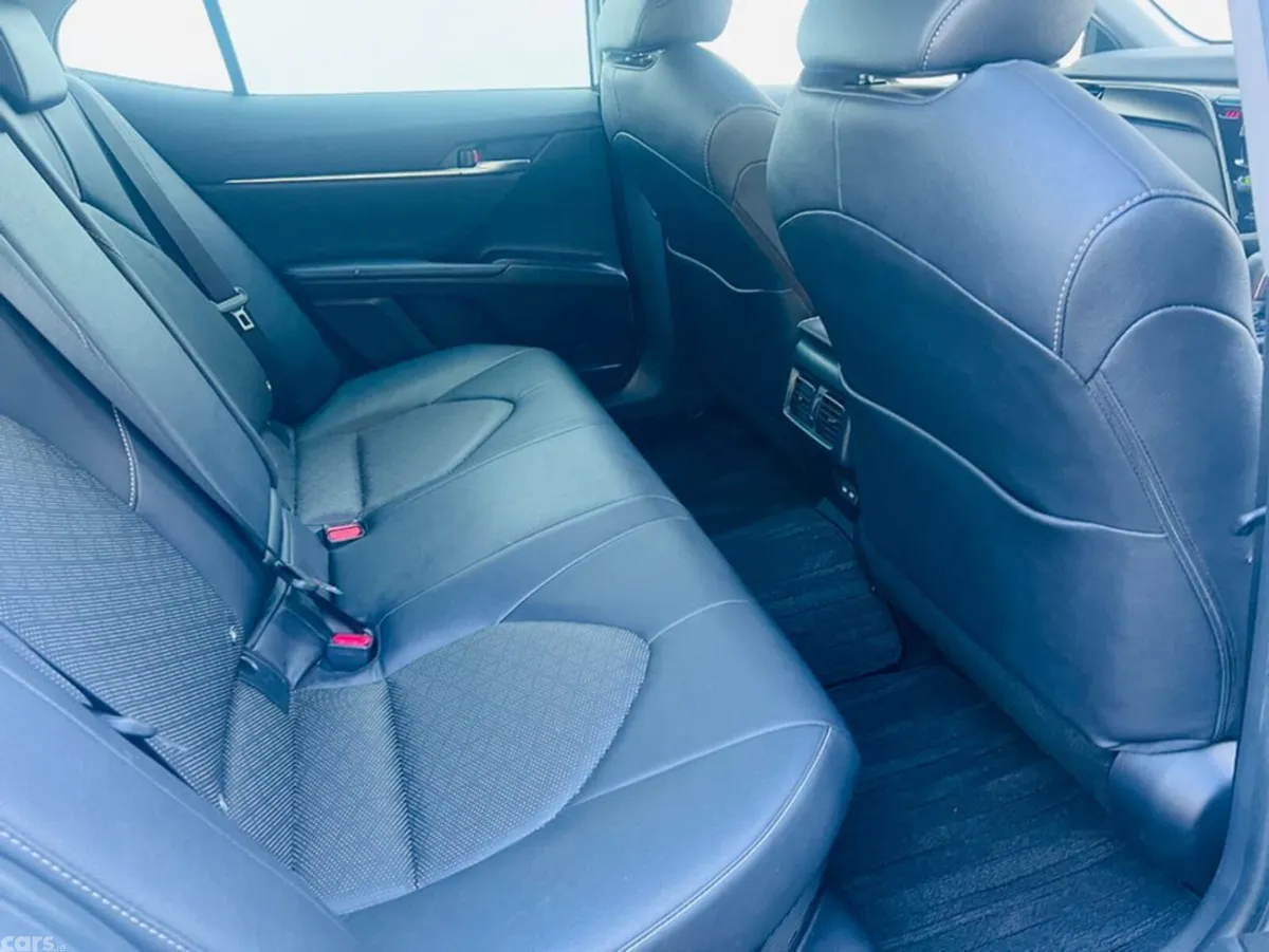 Toyota Camry Saloon, Petrol Hybrid, 2023, White