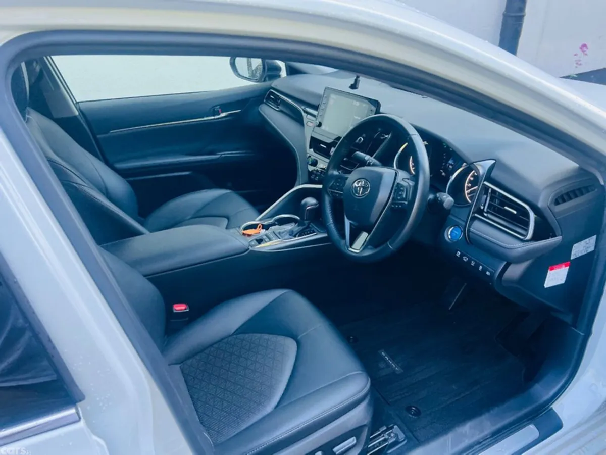 Toyota Camry Saloon, Petrol Hybrid, 2023, White