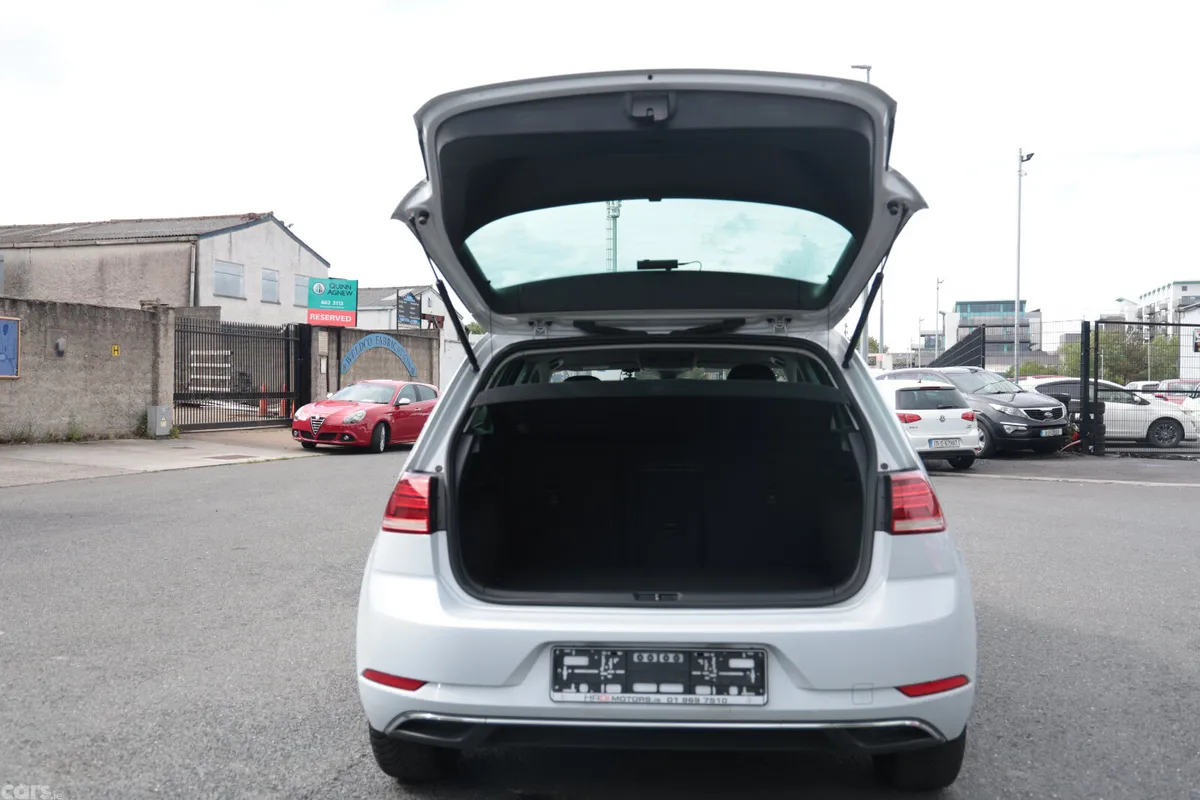 Volkswagen Golf Hatchback, Petrol, 2017, White