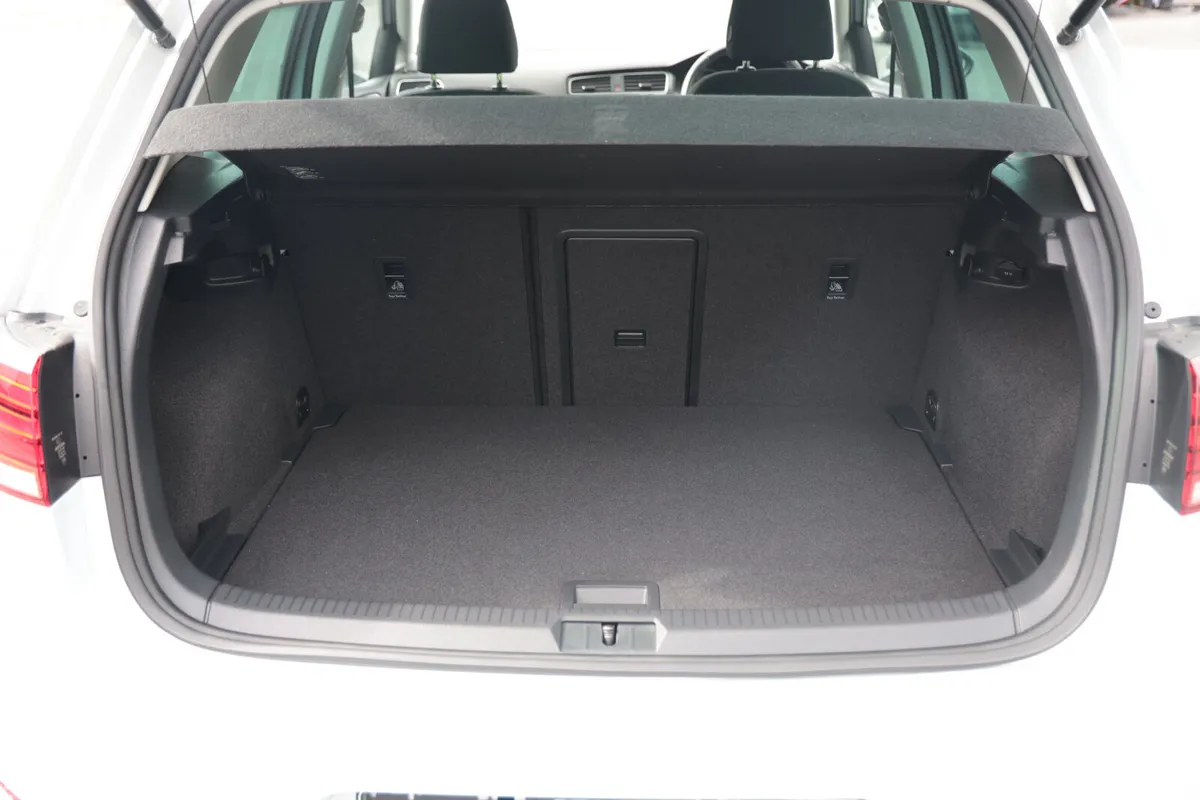 Volkswagen Golf Hatchback, Petrol, 2017, White