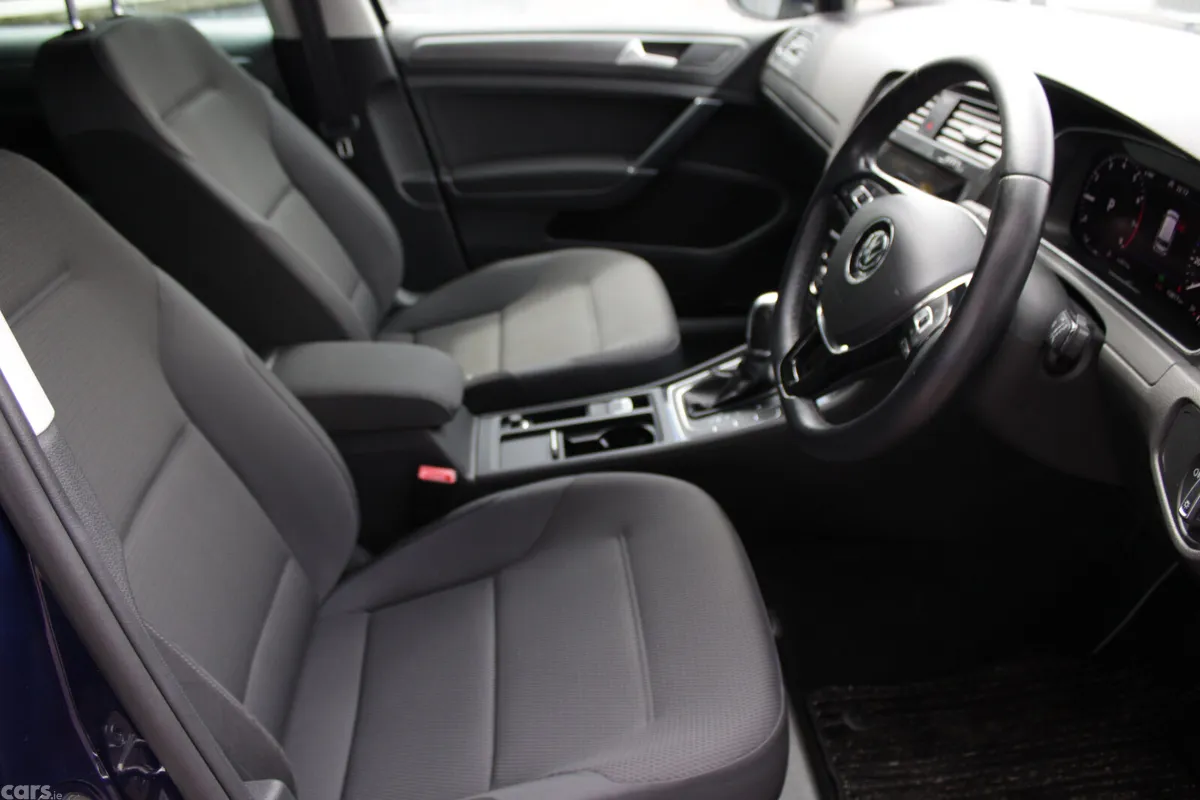 Volkswagen Golf Estate, Petrol, 2019, Blue