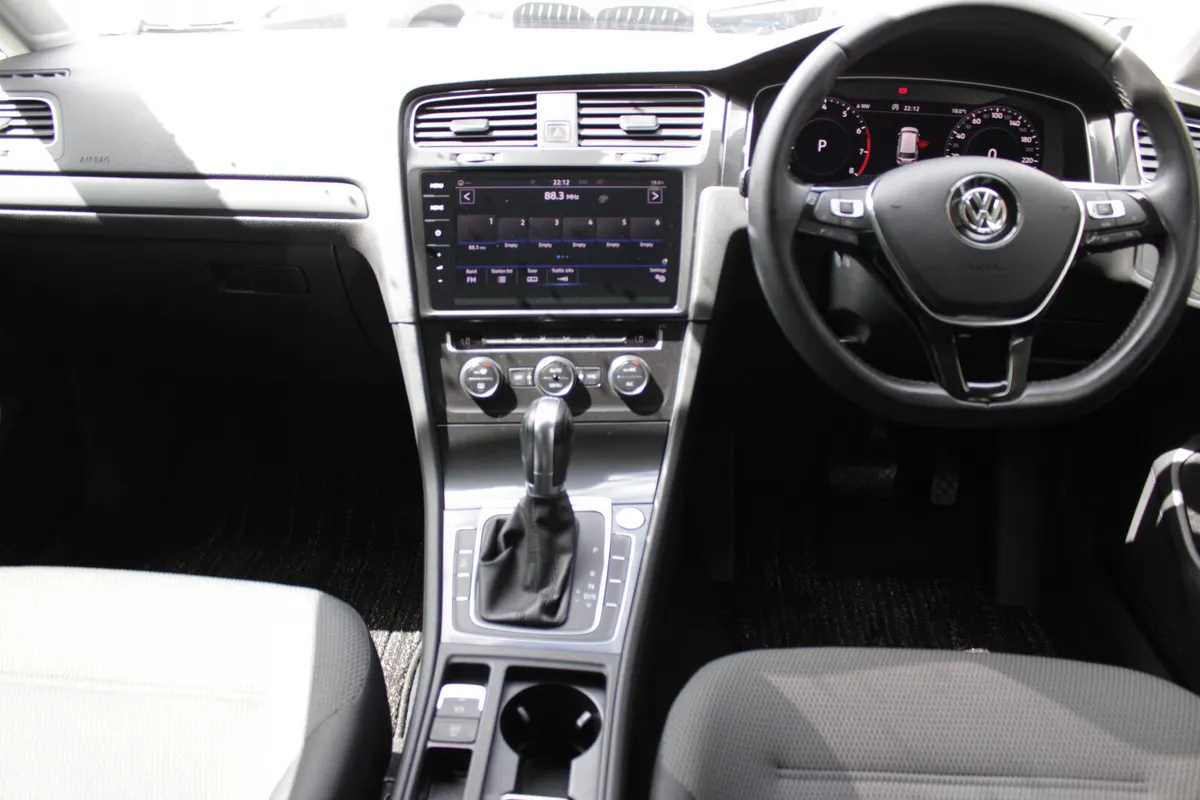 Volkswagen Golf Estate, Petrol, 2019, Blue