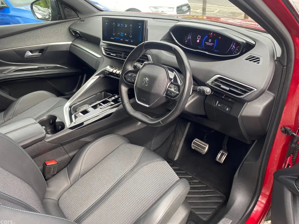 Peugeot 3008 MPV, Diesel, 2023, Red