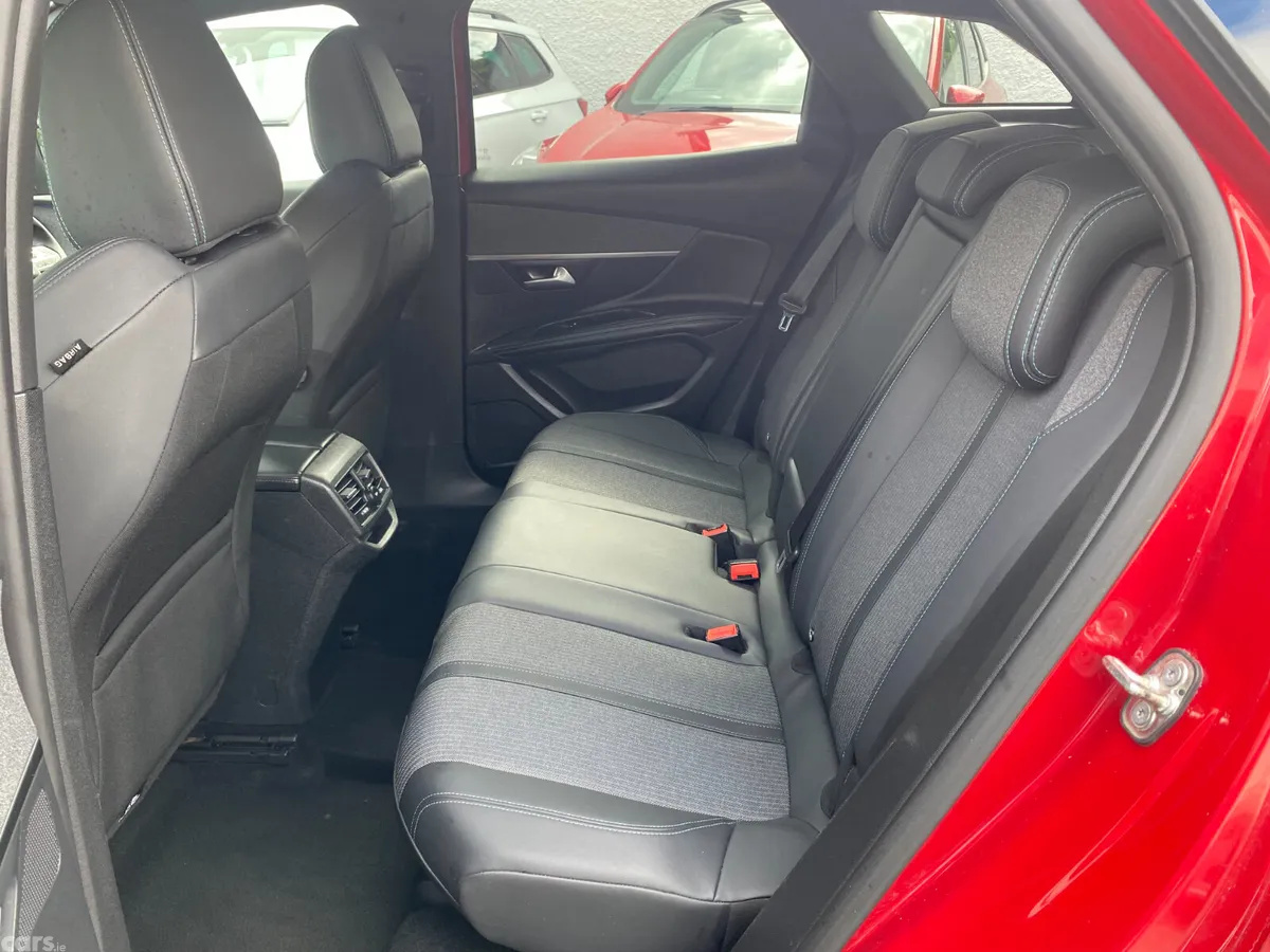 Peugeot 3008 MPV, Diesel, 2023, Red