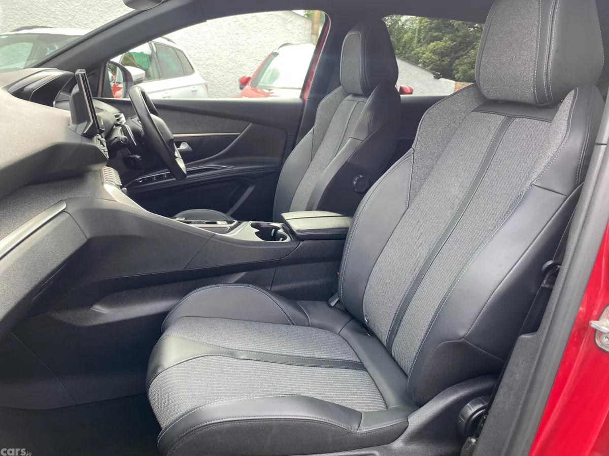 Peugeot 3008 MPV, Diesel, 2023, Red