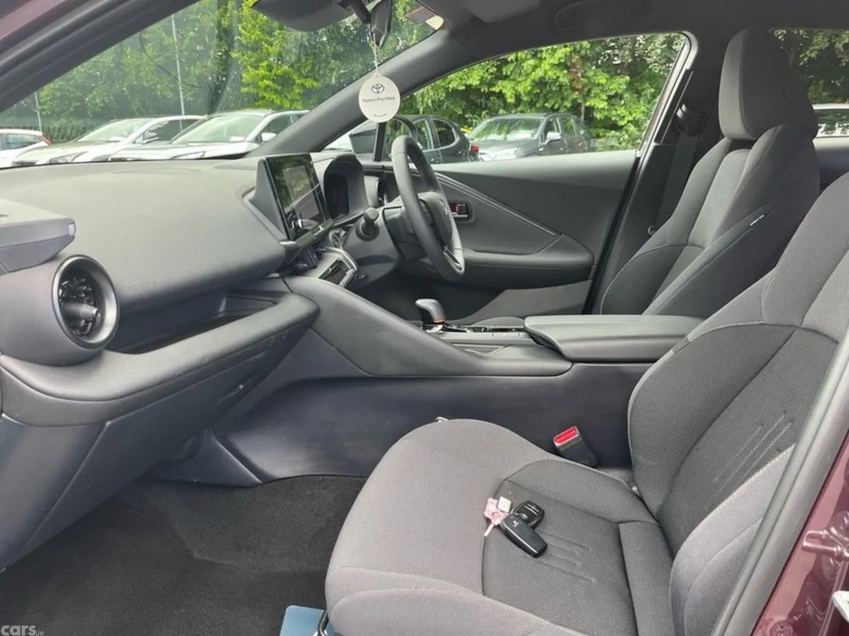 Toyota C-HR SUV, Petrol Hybrid, 2024, Purple