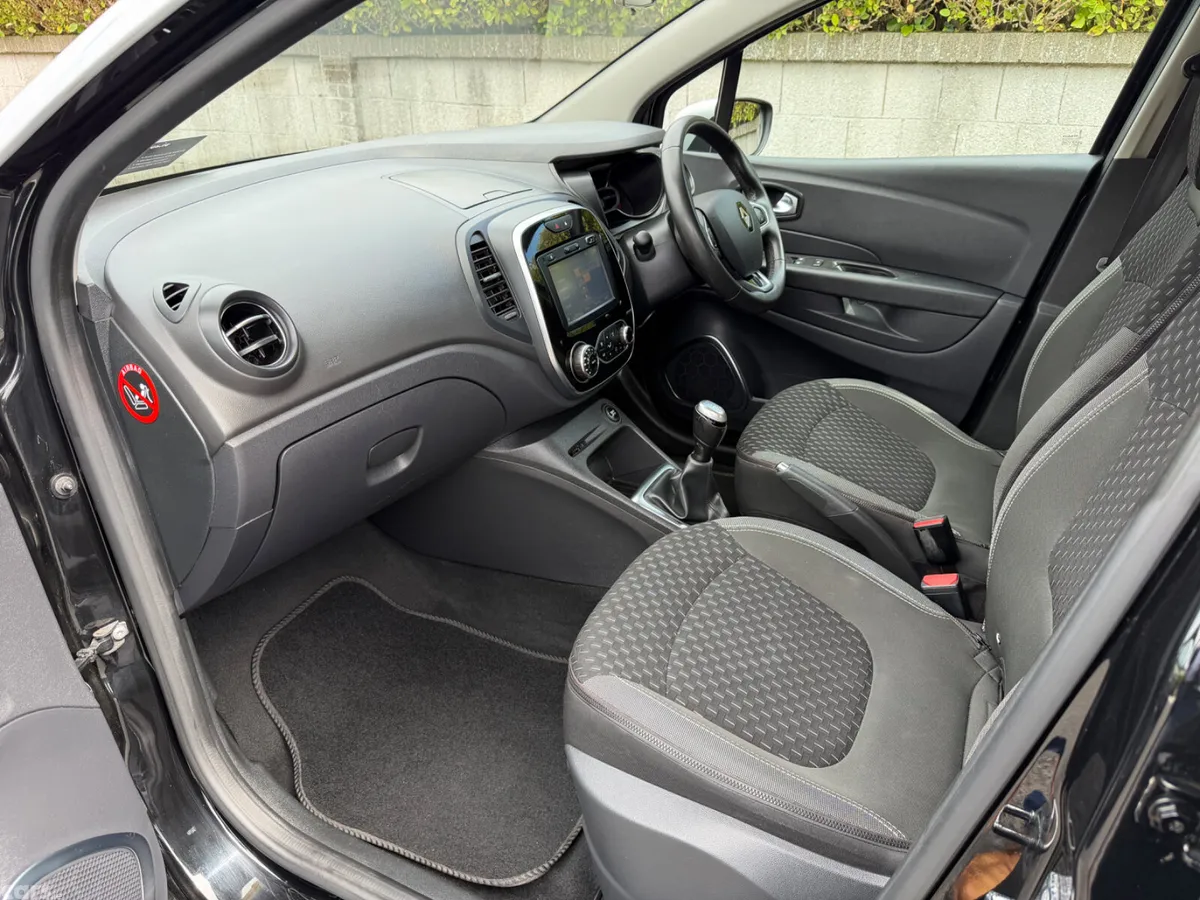 Renault Captur Hatchback, Petrol, 2018, Black