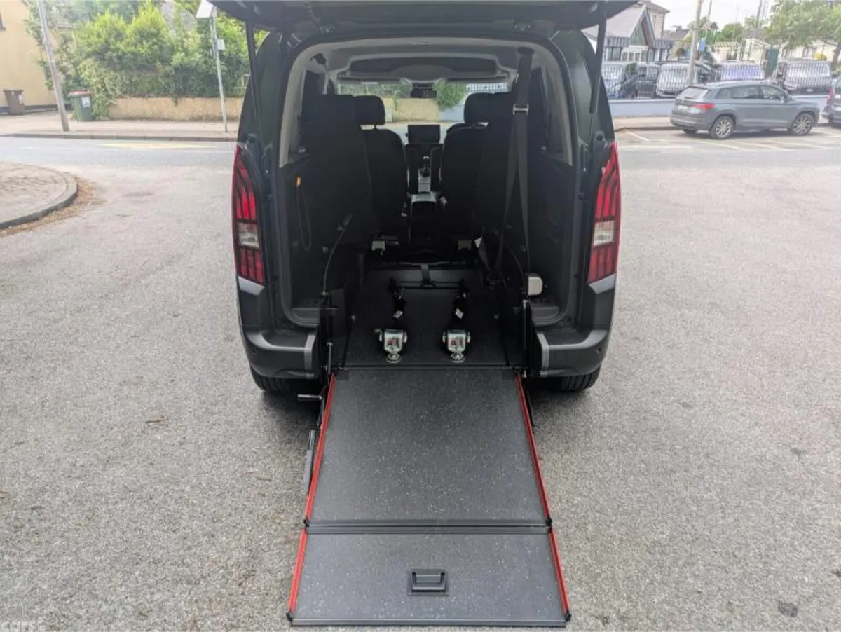 Peugeot Rifter MPV, Diesel, 2025, Green