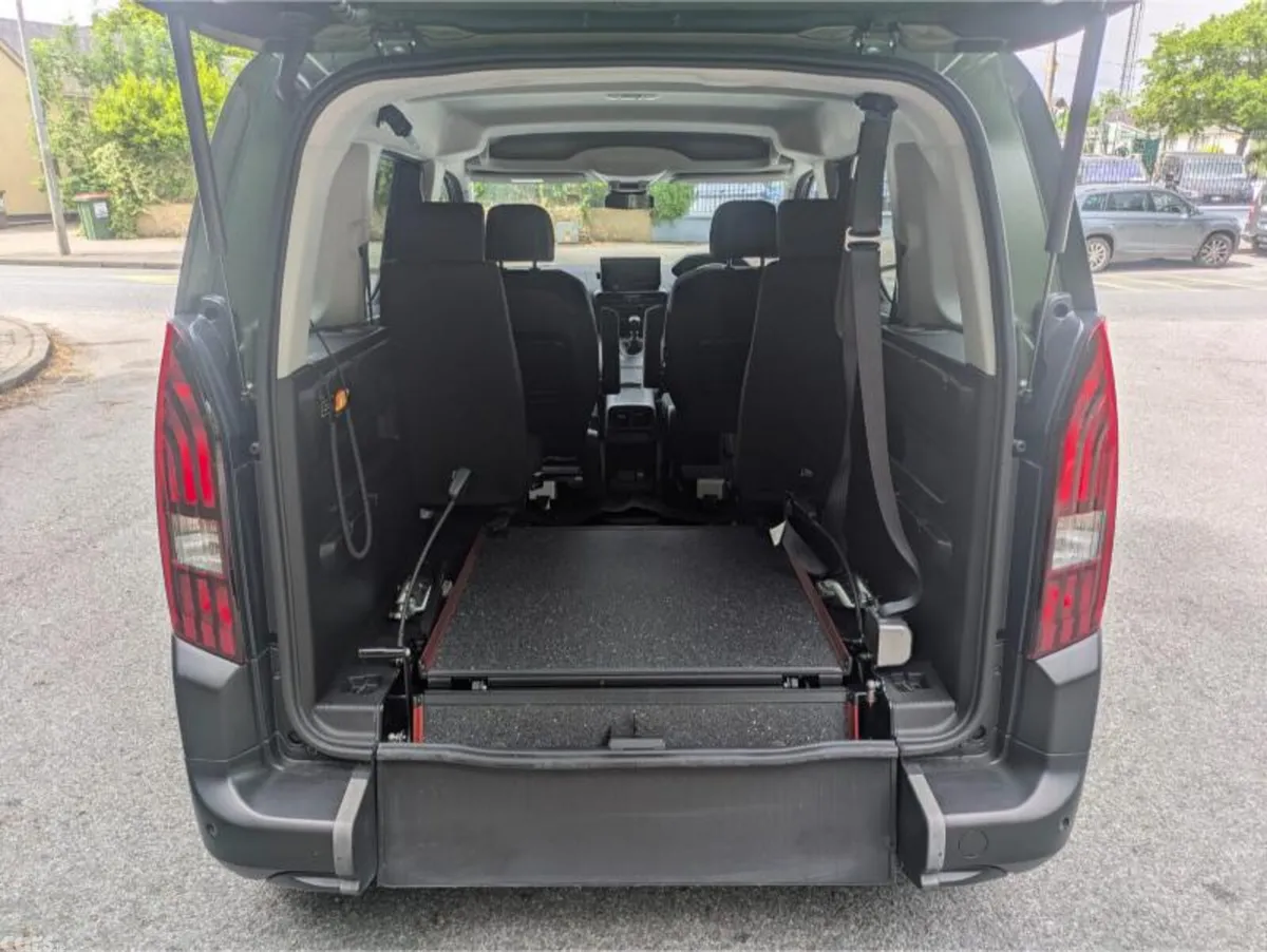 Peugeot Rifter MPV, Diesel, 2025, Green