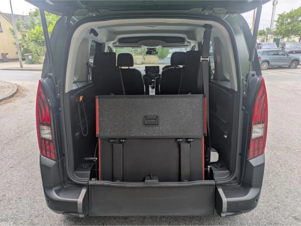 Peugeot Rifter MPV, Diesel, 2025, Green