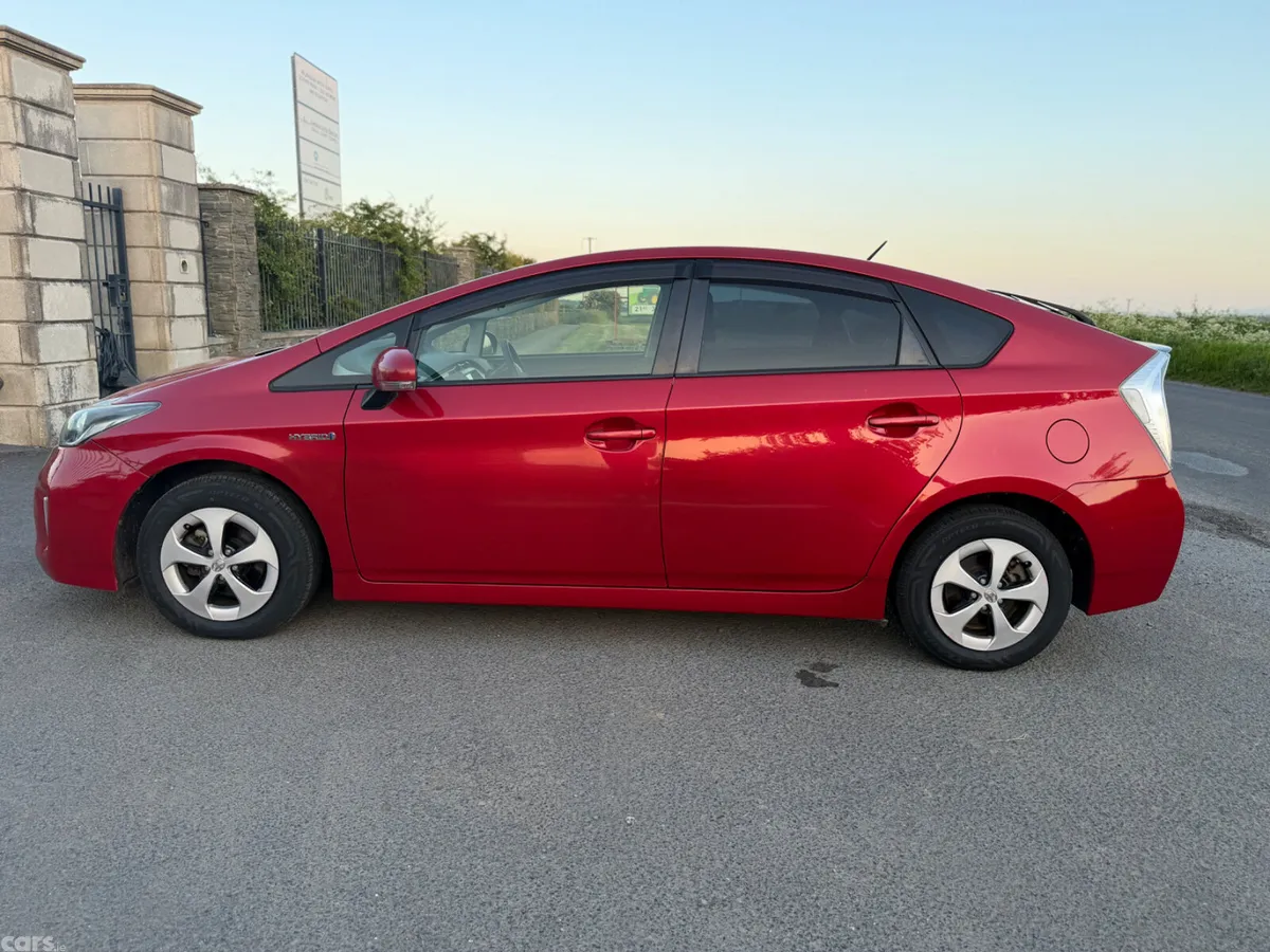 Toyota Prius Saloon, Petrol Hybrid, 2014, Red
