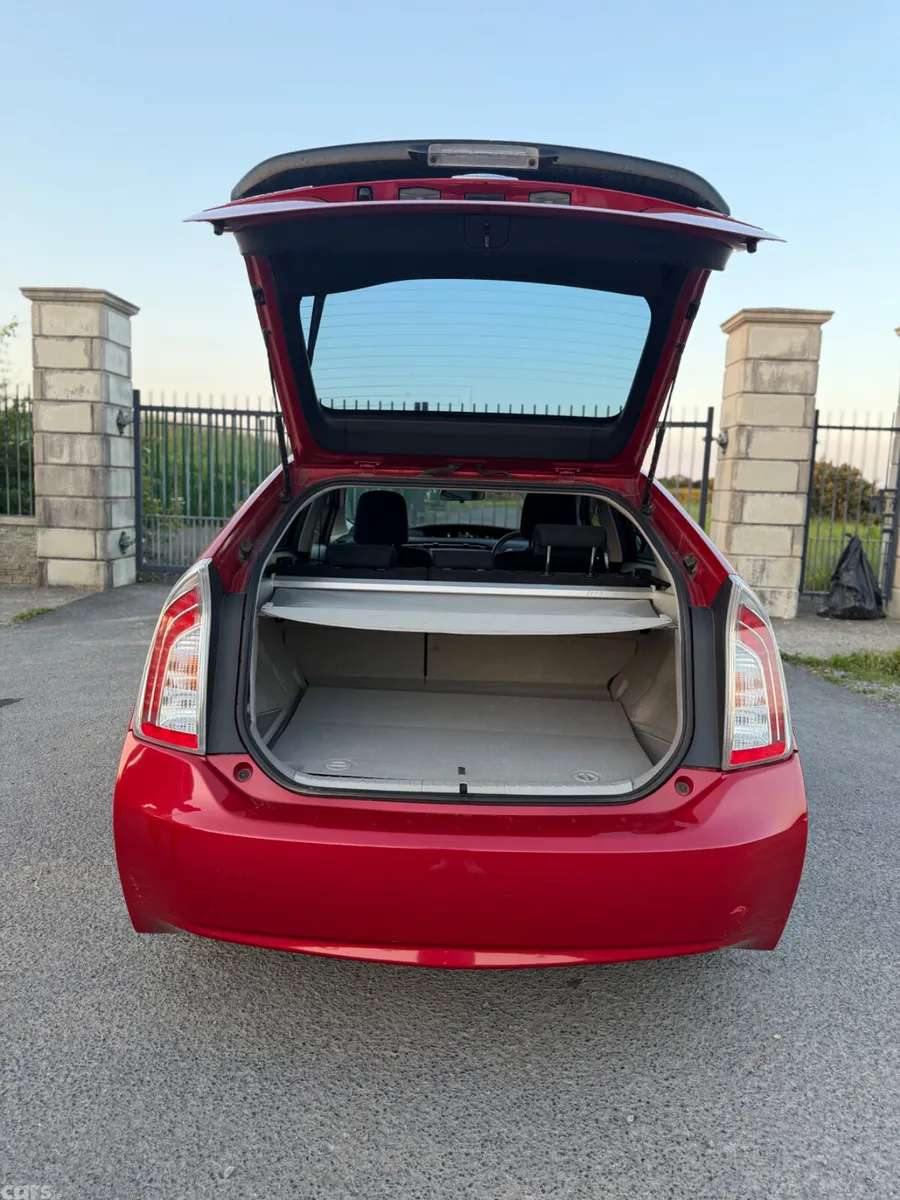 Toyota Prius Saloon, Petrol Hybrid, 2014, Red