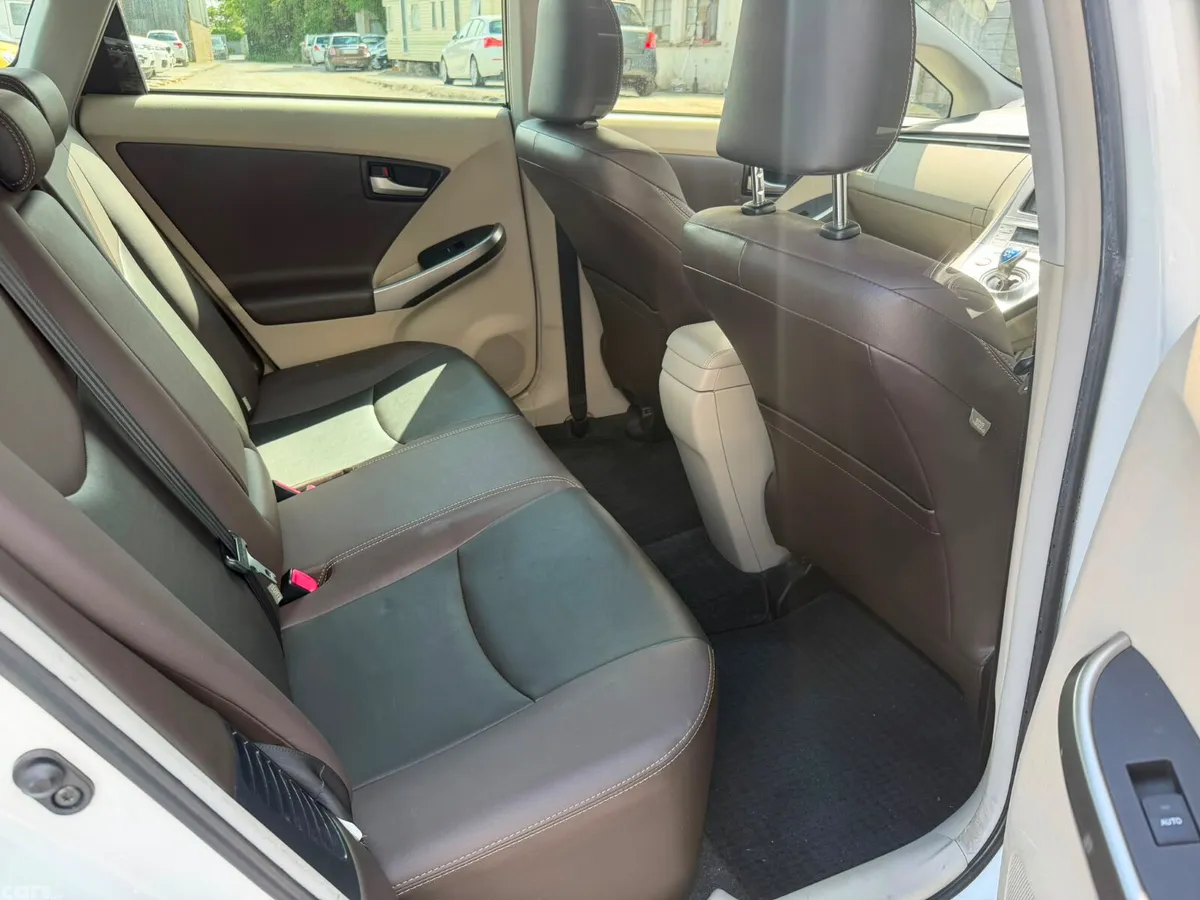 Toyota Prius Hatchback, Petrol Hybrid, 2014, White