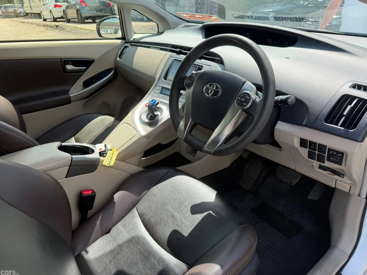 Toyota Prius Hatchback, Petrol Hybrid, 2014, White