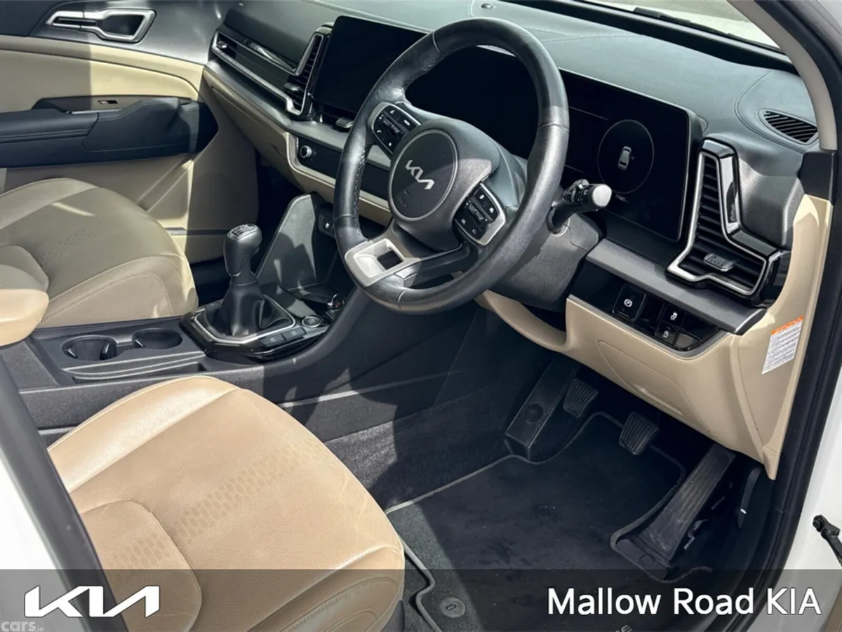 Kia Sportage MPV, Diesel, 2023, White